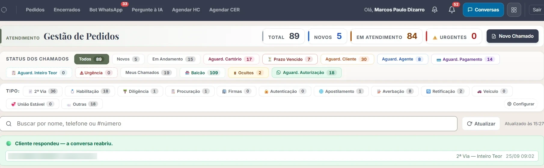 Captura de tela da Gestão de Chamados Multicanais: chamados organizados por status e por tipo de solicitação.